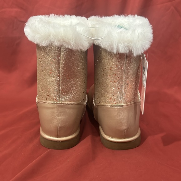 * NEW* JUICY COUTURE
Big Girls Temecula Cold Weather Boots SZ 5 - Picture 3 of 5